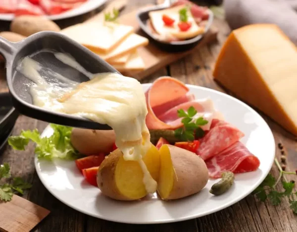 raclette-traditionnelle-ou-revisitee-nos-idees-gourmandes-chez-plaisirs-fermiers-1-_1_ raclette-traditionnelle-ou-revisitee-nos-idees-gourmandes-chez-plaisirs-fermiers-1-_1_